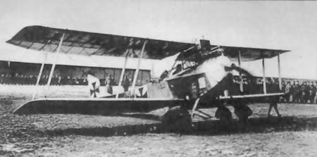 Letoun Hansa-Brandenburg C.I, nesoucí na trupu označení 27.48, byl prvním strojem létajícím na trati Vídeň – Kyjev.
