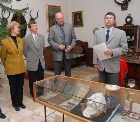 Z památníku Dr. Emila Holuba Z památníku Dr. Emila Holuba